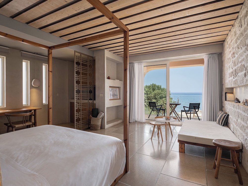 The Theodore Boutique Hotel 13/50