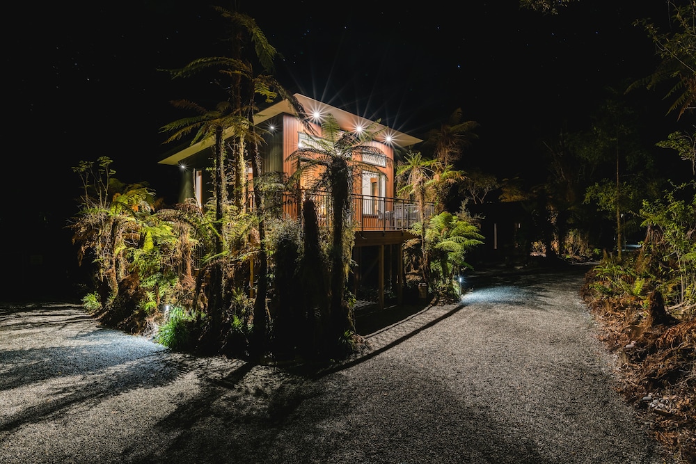 Rainforest Retreat 11/81