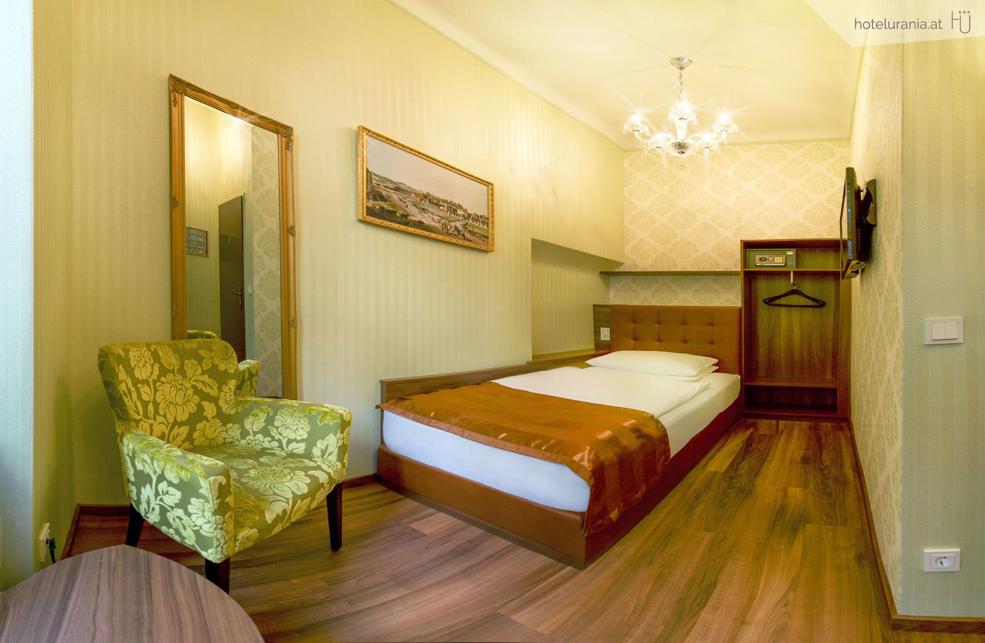 ROOM, SINGLE
