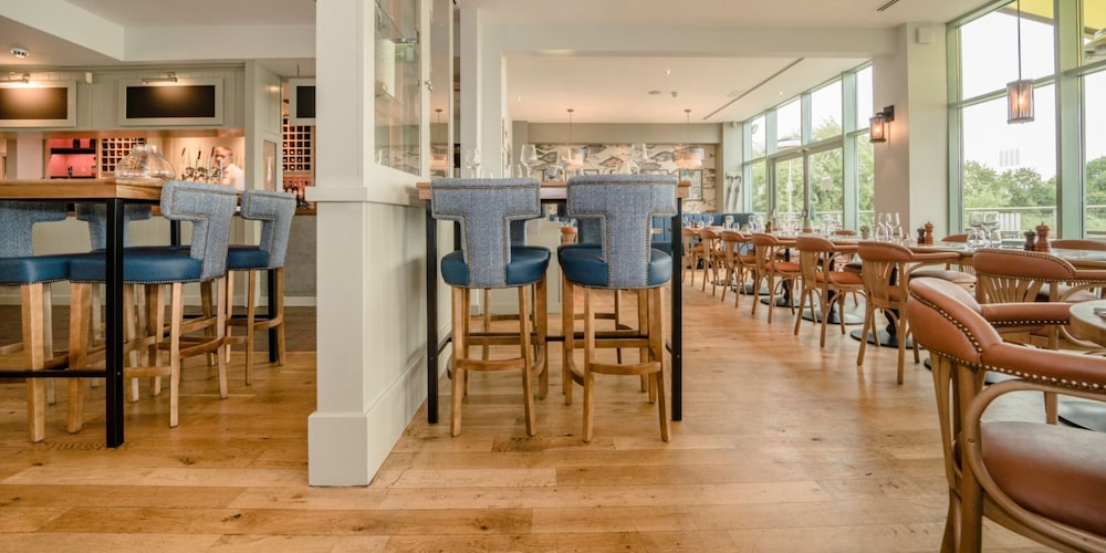 De Vere Cotswold Water Park 40/68
