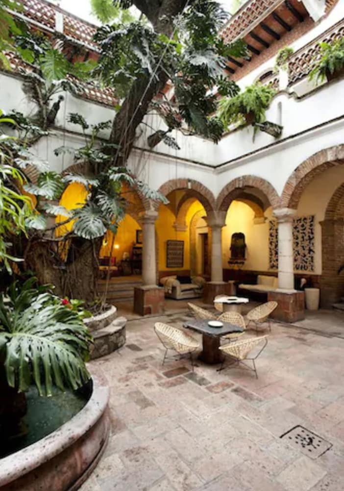Hotel Los Arcos 9/65