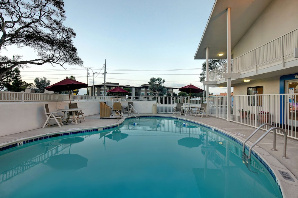 Motel6 Monterey, CA 9/57