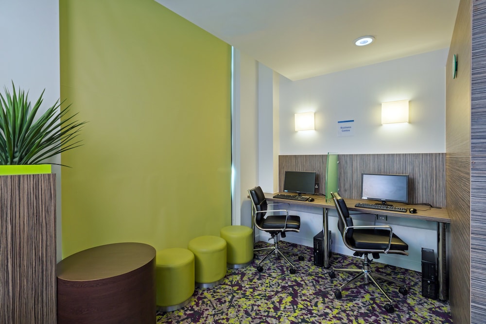 HOLIDAY INN EXPRESS HARLOW 47/74