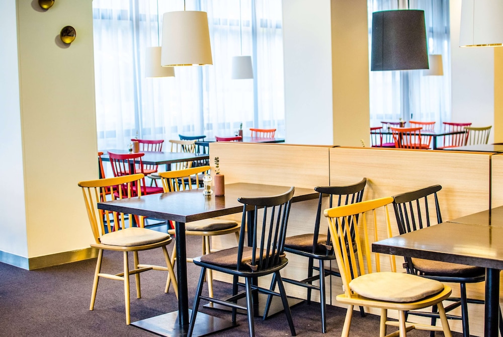 Vienna House Easy by Wyndham Airport Bucharest 50/68