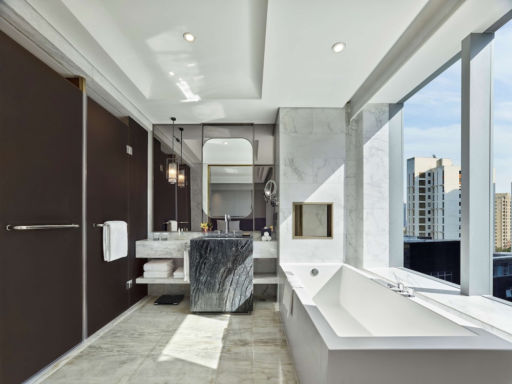 Hilton Shanghai Hongqiao Hotel 24/70