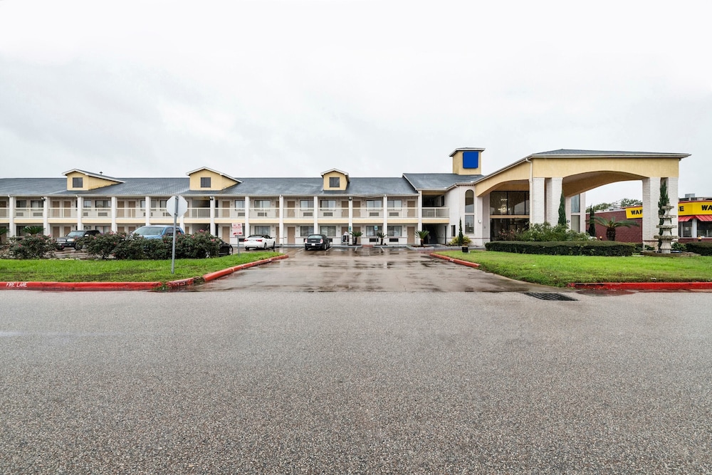 OYO Hotel Stafford TX I-69 North 5/42