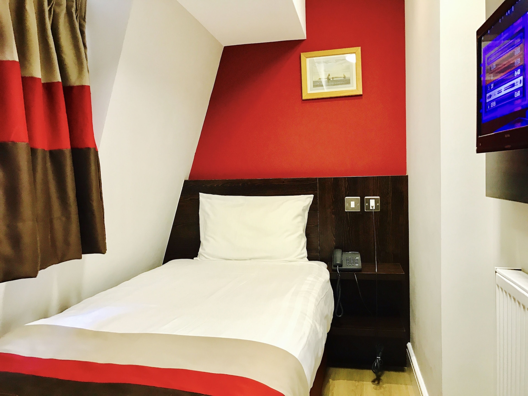 ROOM, SINGLE, PRIVATE BATHROOM
