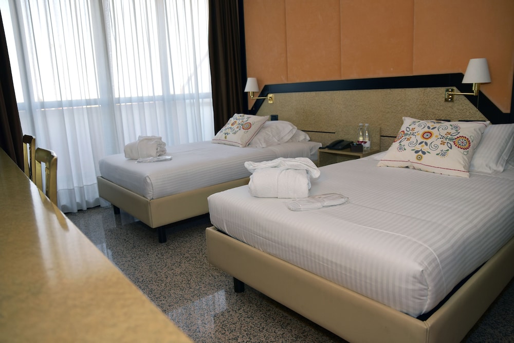 Hotel Diamante 12/46