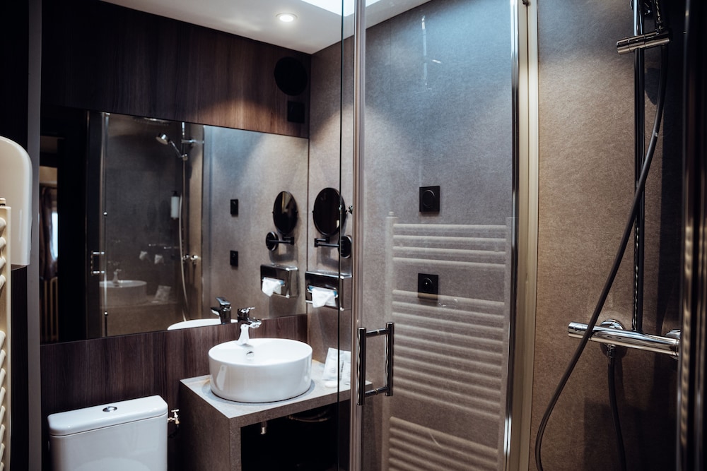 Hotel Du Dauphin Les Loges 45/50