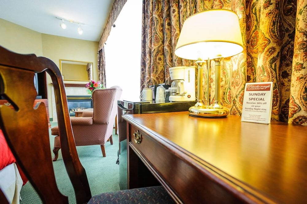 Peterborough Inn & Suites Hotel 1/64