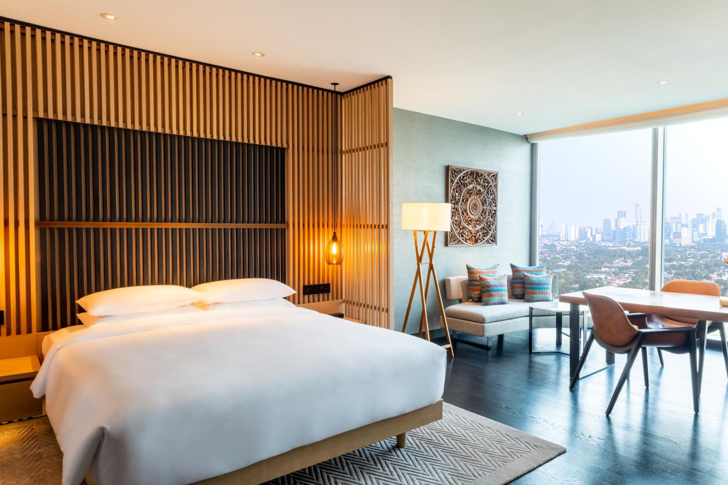 Room, King Bed, Skyline View