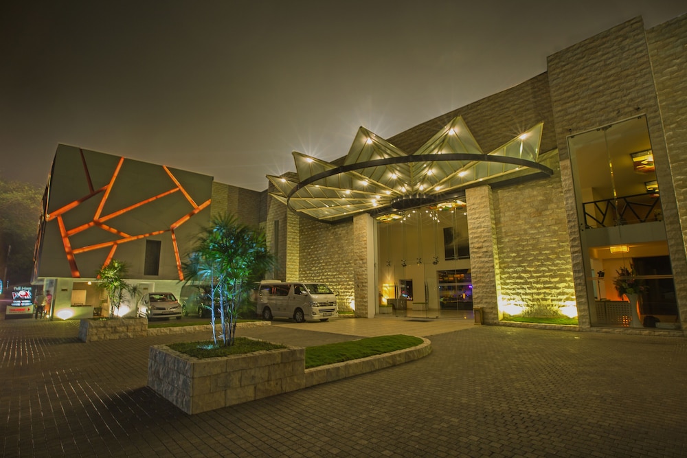 Avenra Beach Hikkaduwa 7/40
