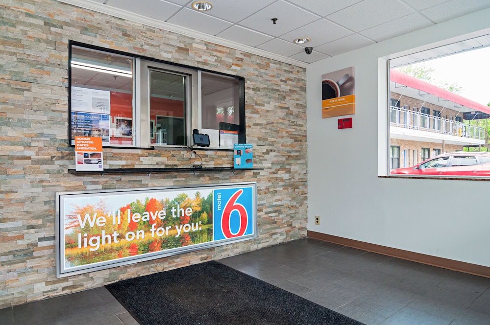 Motel6 Elmsford, NY - White Plains 7/50