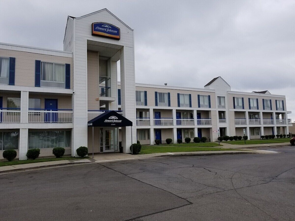 OYO Travelodge by Wyndham Lansing IL 22/26