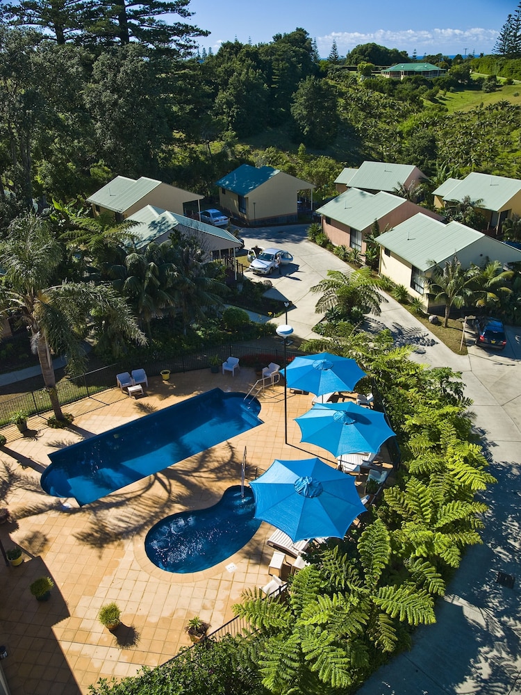 Governors Lodge Resort Hotel 51/69
