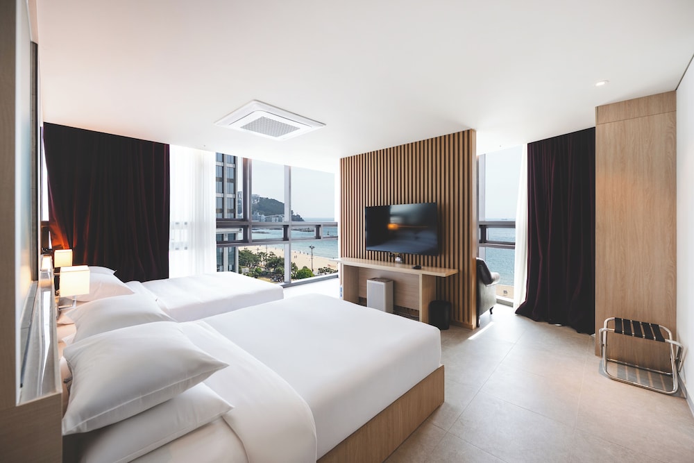 Sunset Hotel 13/50