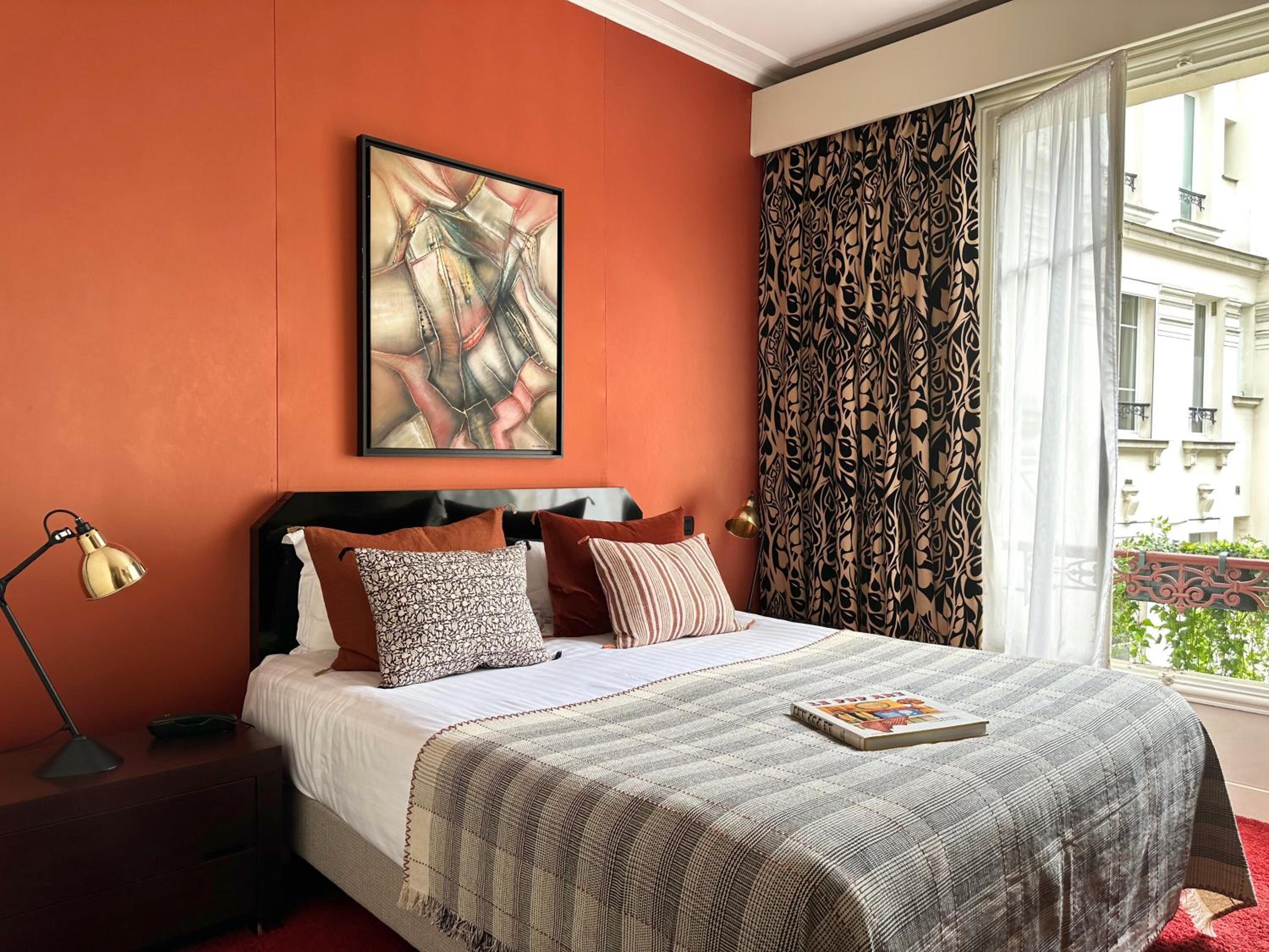 Superior, Queen Bed