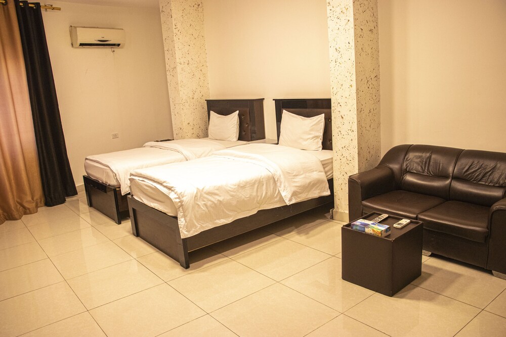 Room, Triple