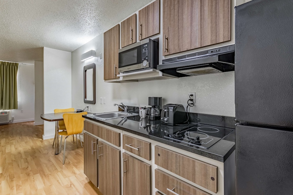 Suburban Studios Dallas Northwest Walnut Hill 48/49