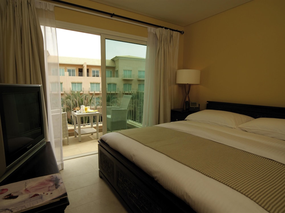 2 Bedrooms, 2 Double Beds, Pool Access، Movenpick Hotel & Resort Al Bidaa 3/10