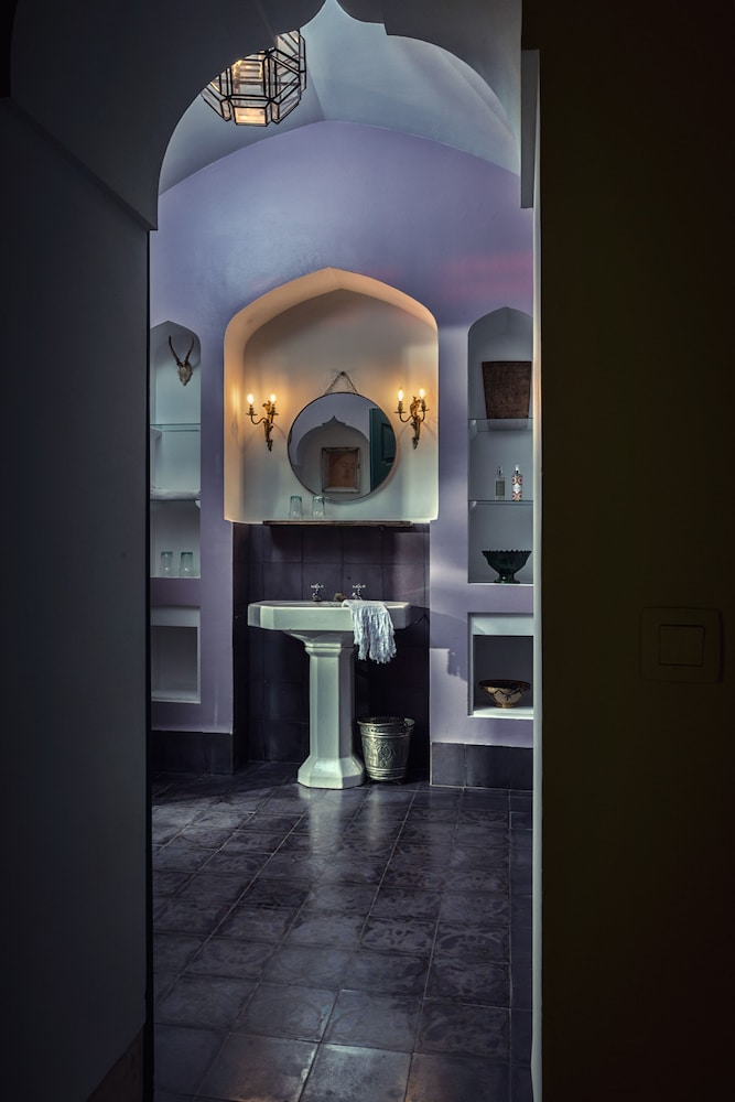 Riad Kbour & Chou 9/50