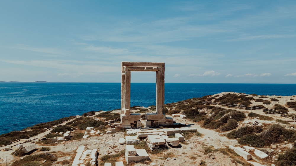 Naxos Earth Suites 50/59
