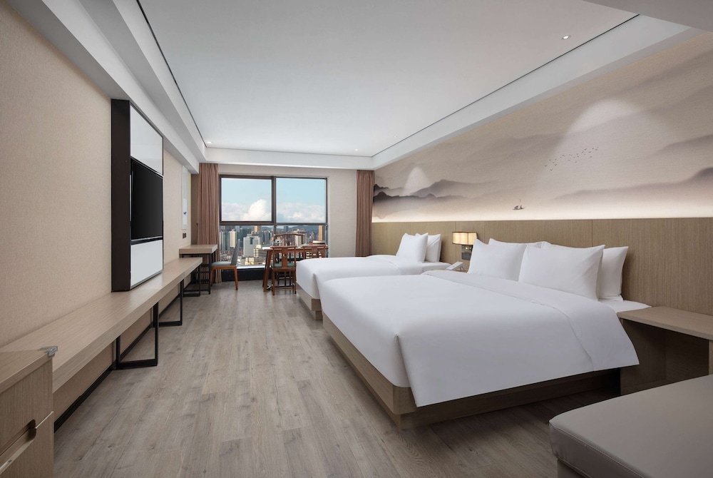 THEATER, FAMILY, MULTIPLE BEDS