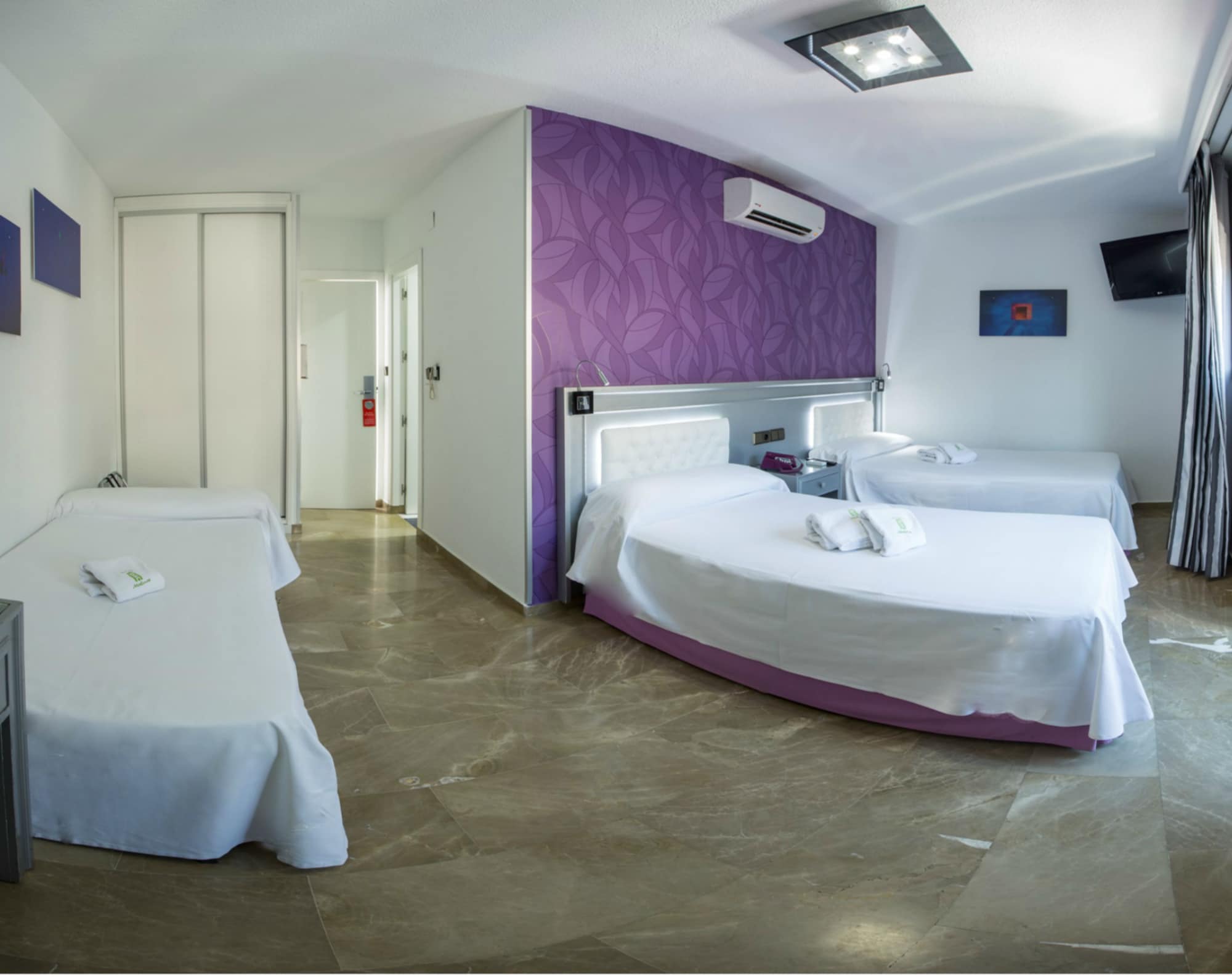 ROOM, TRIPLE