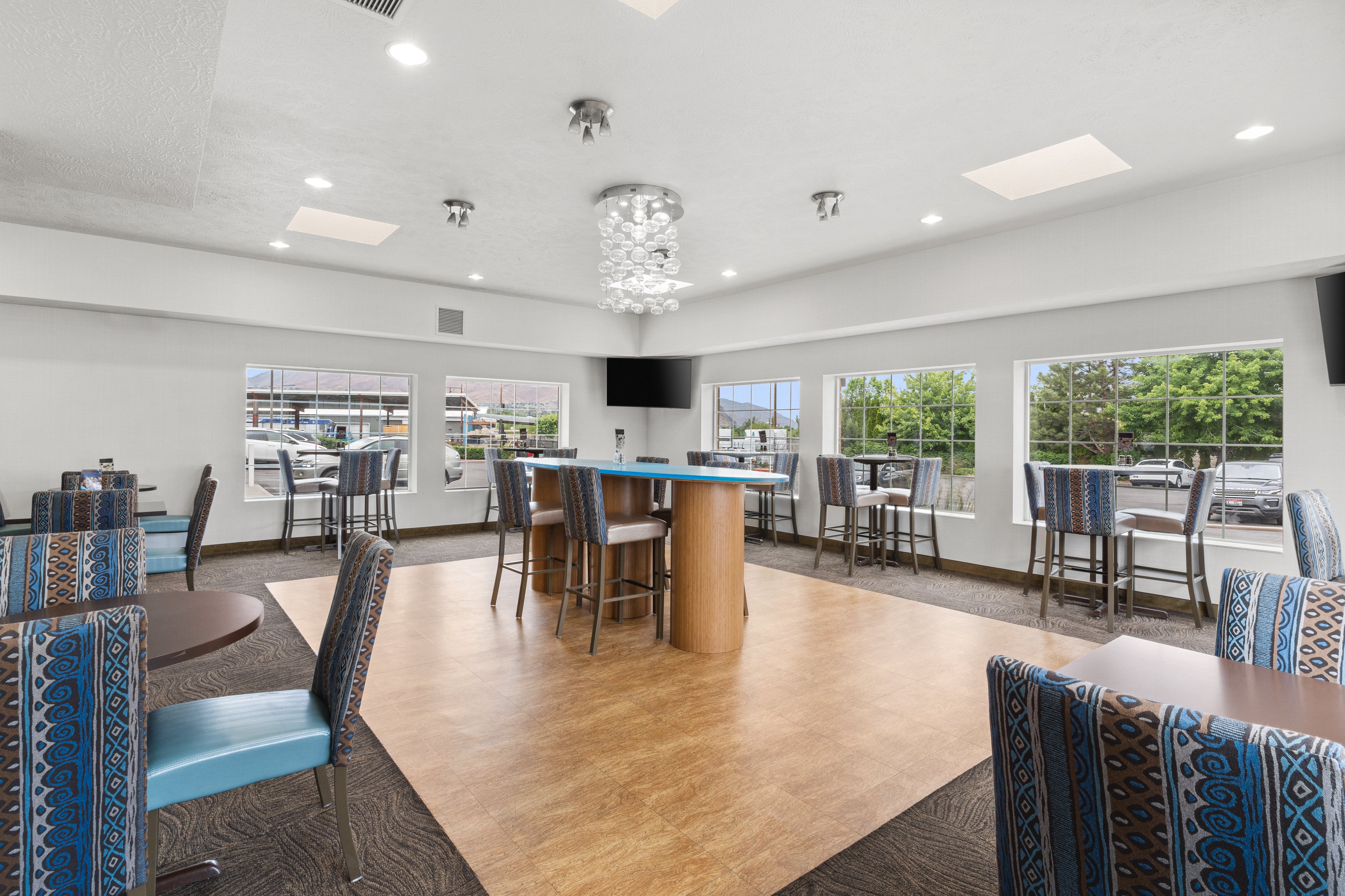 Holiday Inn Express Hotel Wenatchee 48/57