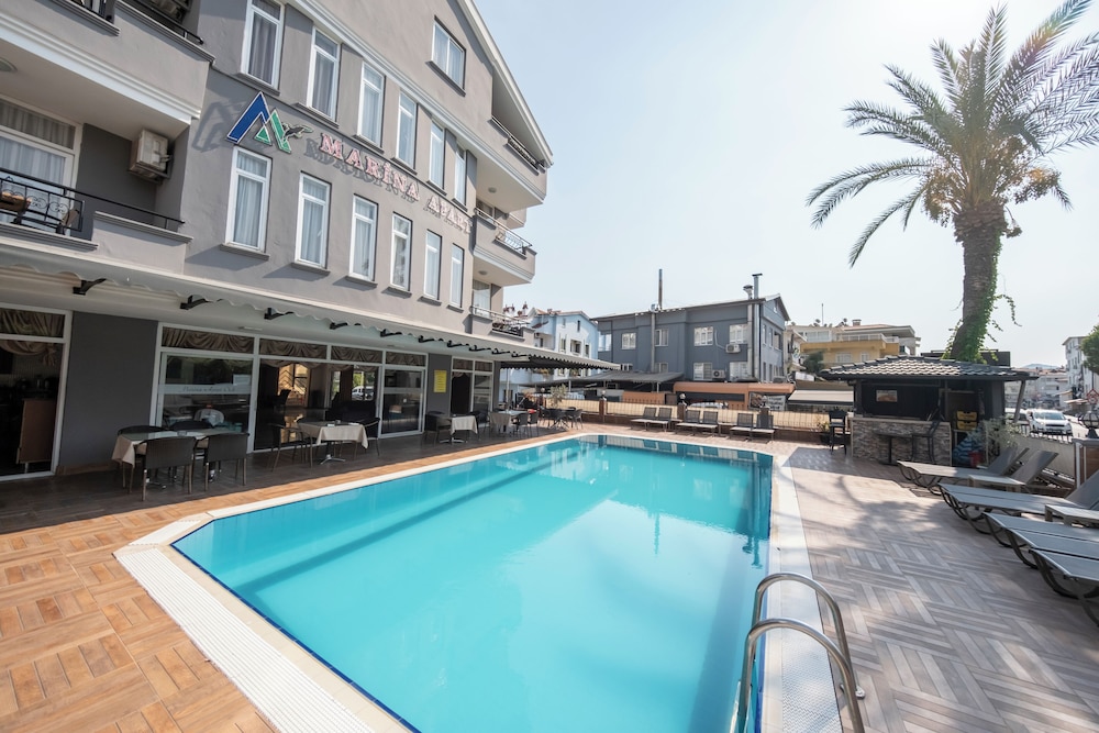 Marina Apart Hotel 44/48