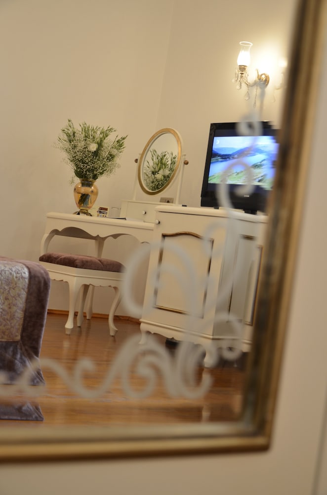 Tuvana Hotel 7/71