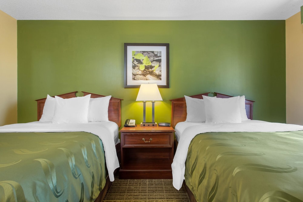 Quality Inn Laurinburg, NC 16/44