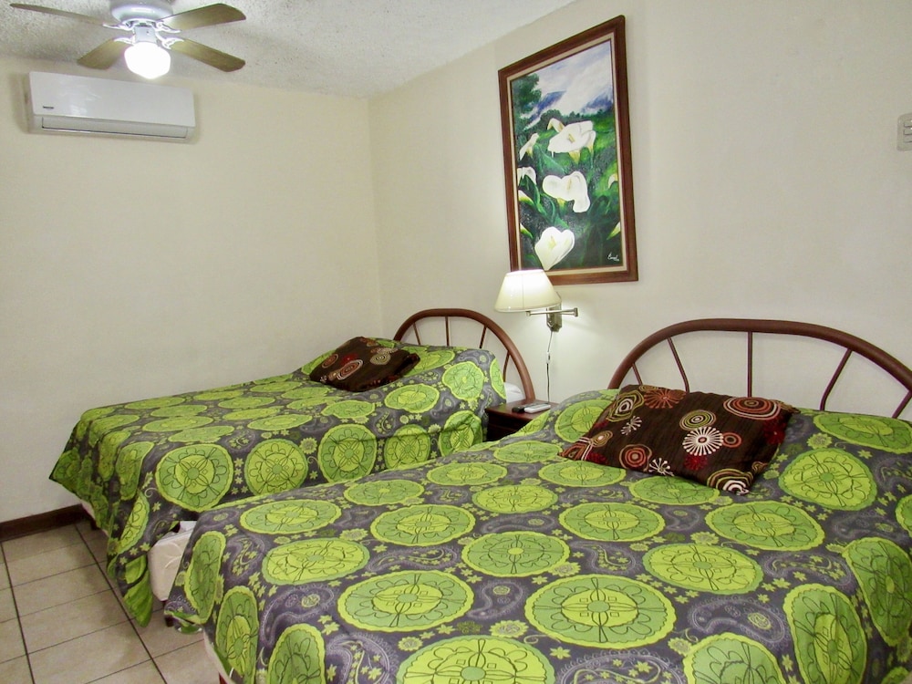 La Guaria Inn And Suites Hotel 28/65