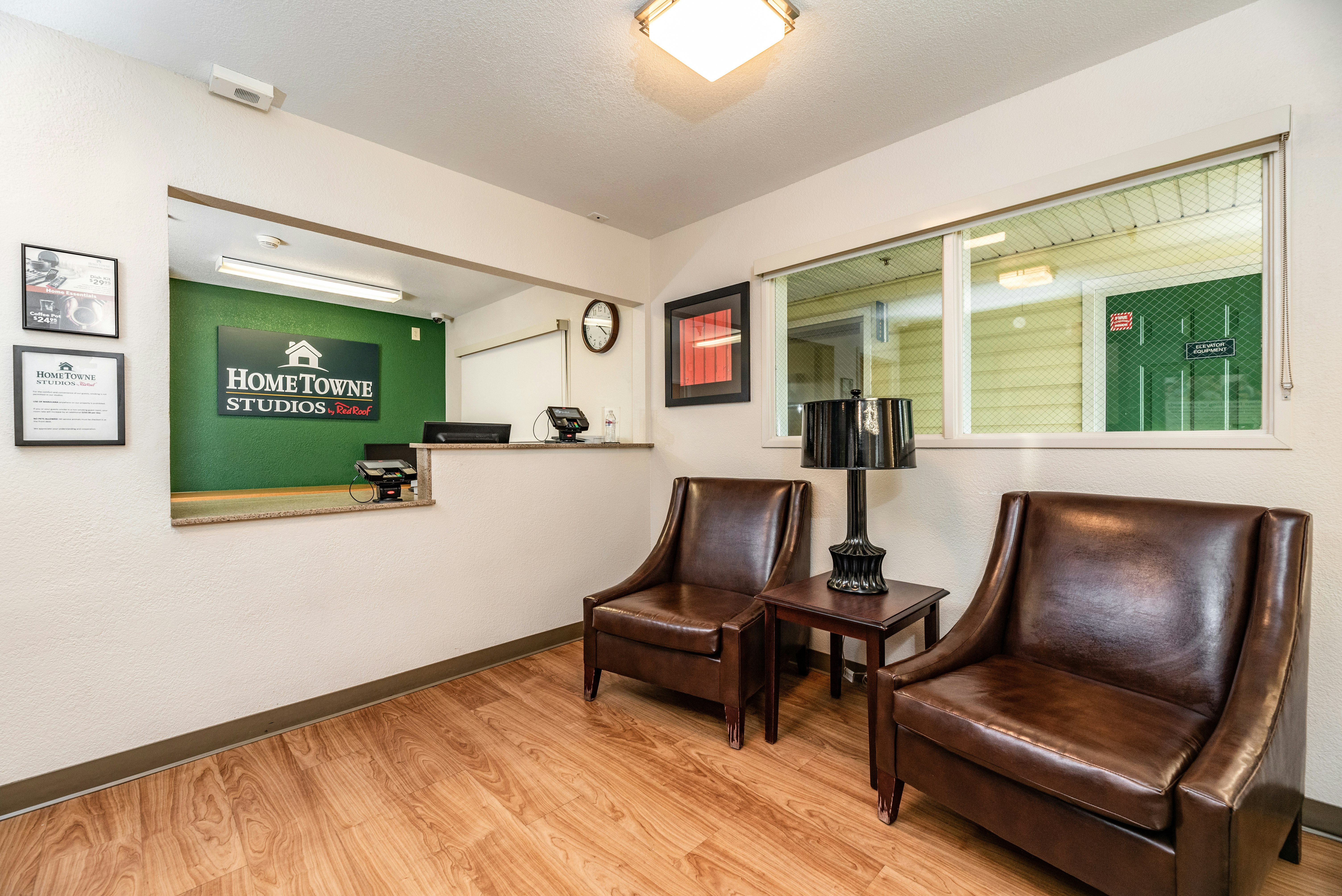 HomeTowne Studios by Red Roof Fresno - West 27/39