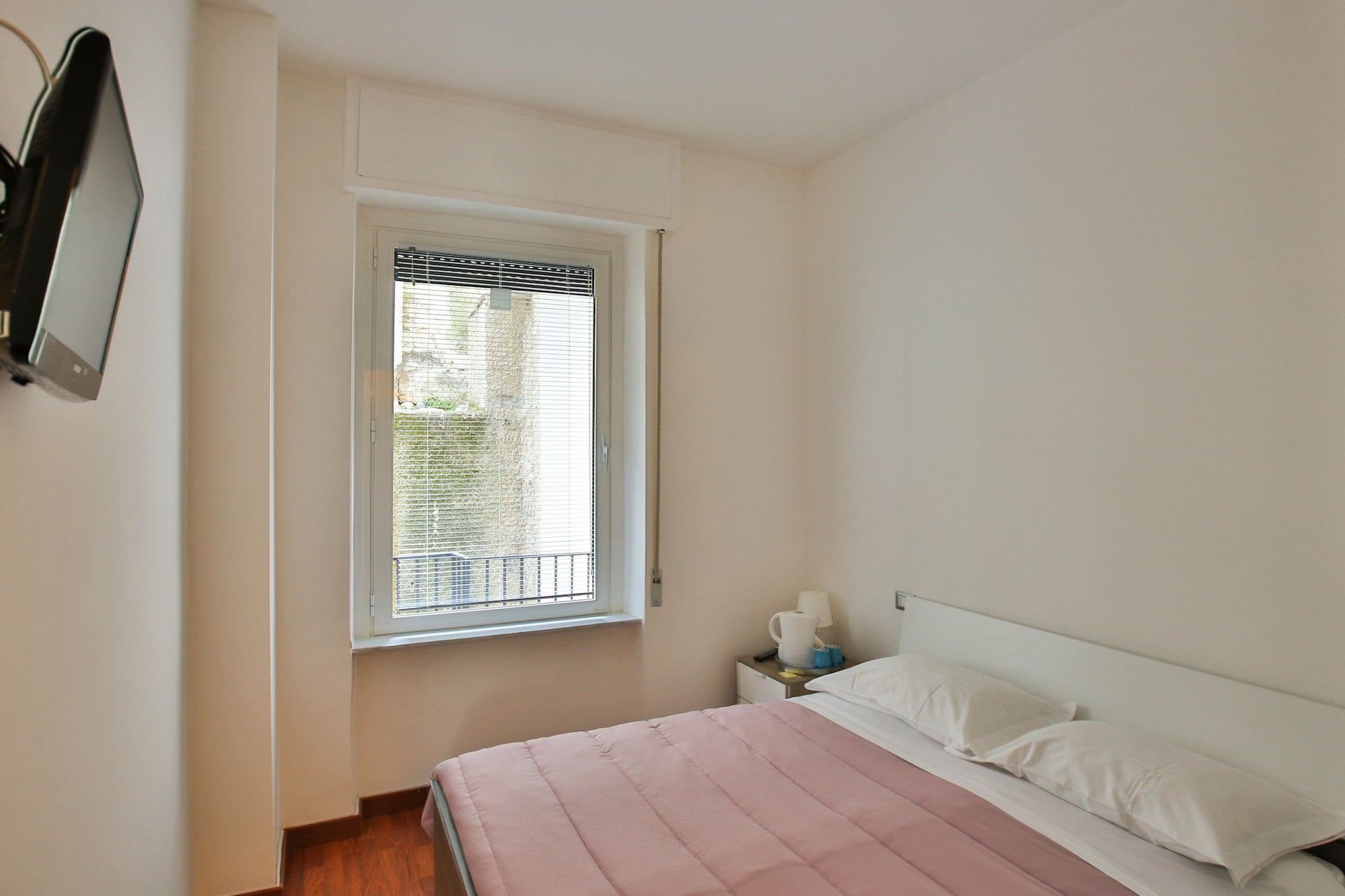 ECONOMY, DOUBLE BED