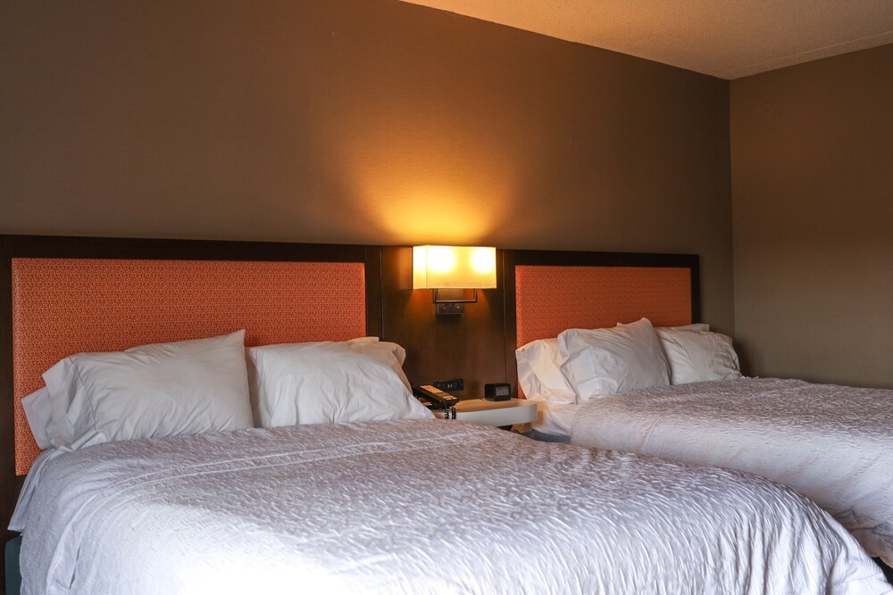 Hampton Inn Suites Scottsburg 17/82