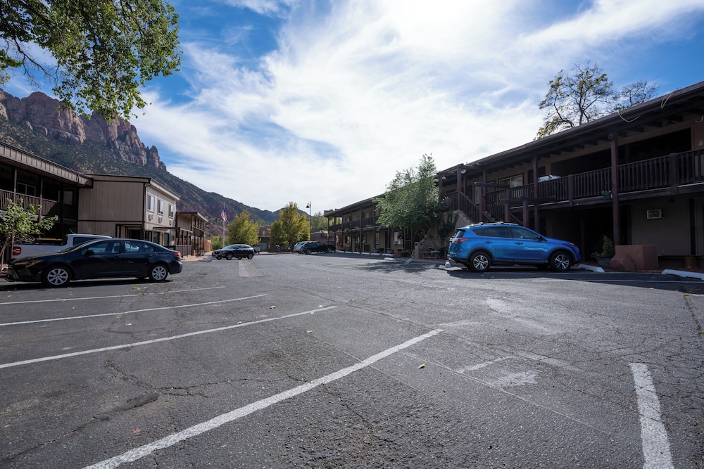 Zion Pioneer Lodge 55/66