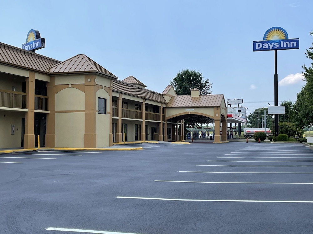 Days Inn By Wyndham Oak Grove/Ft. Campbell 2/32