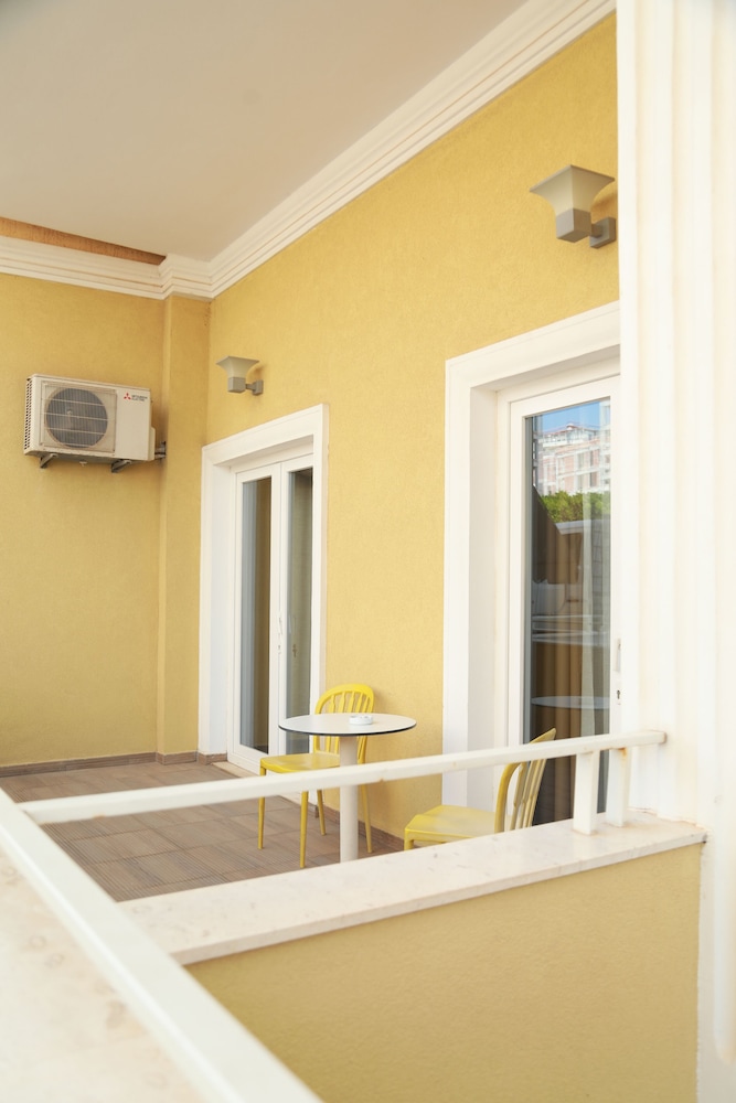Sunrise Luxury Apartment 7/50