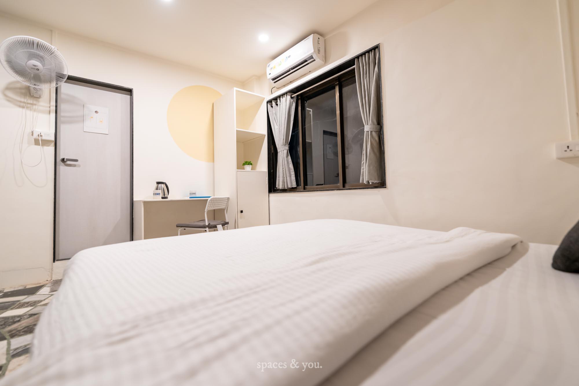 غرفة رباعية بسرير كوين، Locomo Hostel - Mumbai Airport 2/3