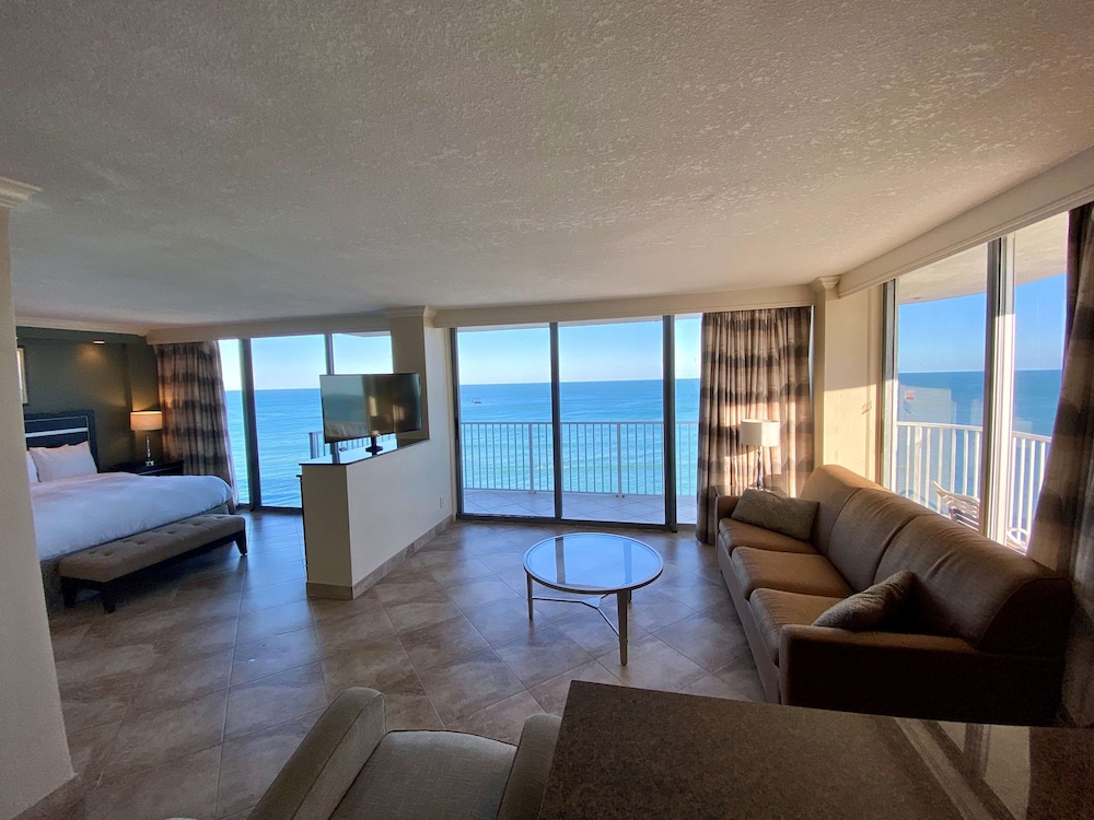 Radisson Suite Hotel Oceanfront 55/64