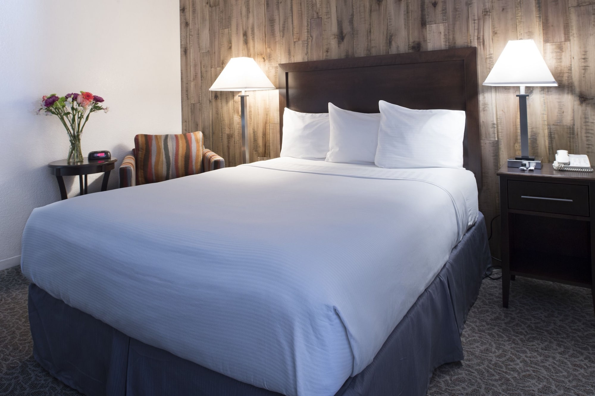 DELUXE, QUEEN BED
