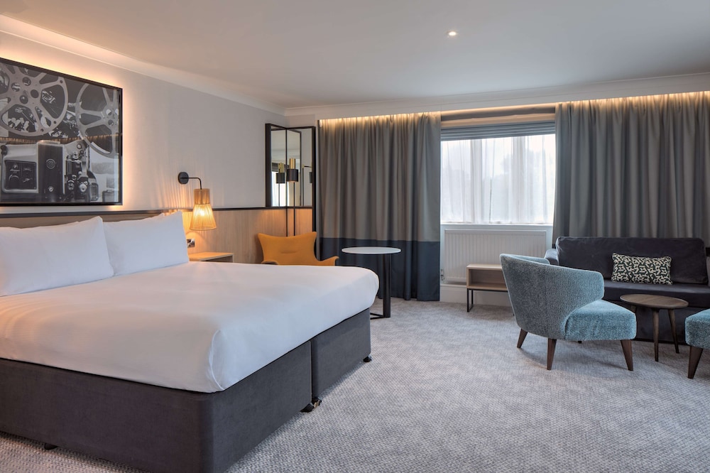 JUNIOR SUITE, KING BED