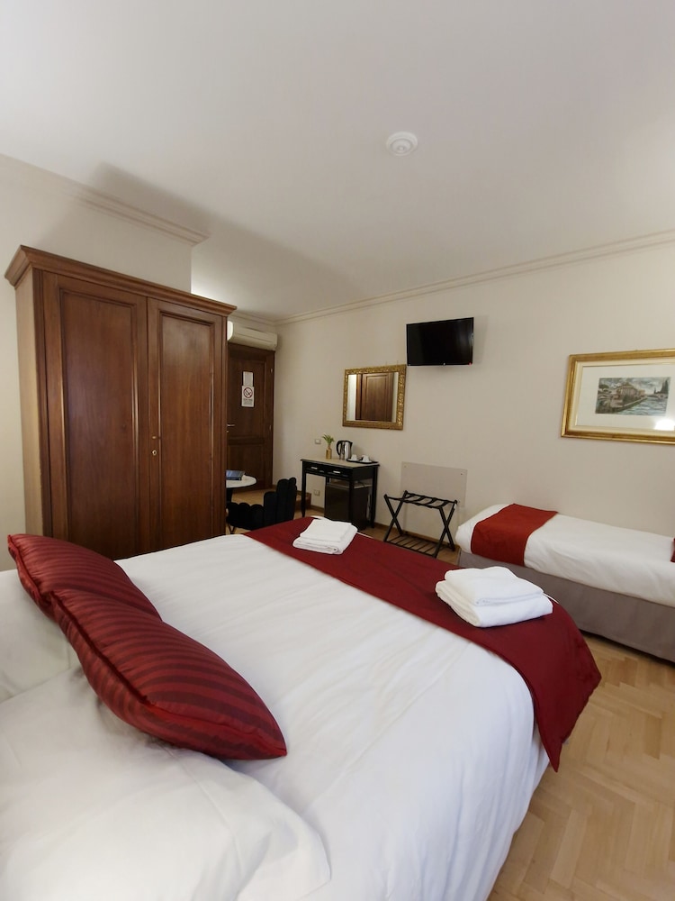 ROOM, TRIPLE