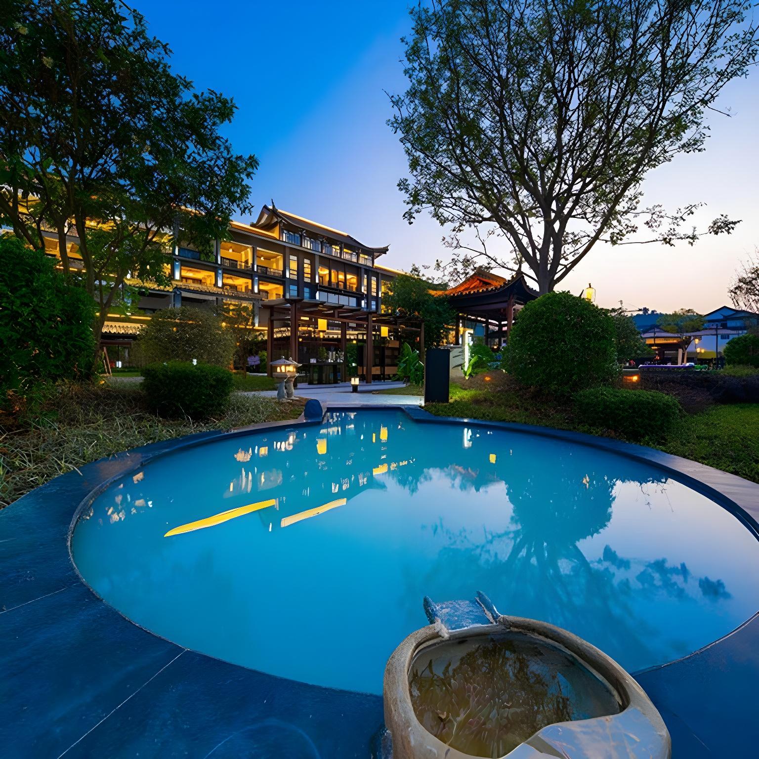 Nine View Lake Fondney Hot Spring Hotel in MEIZHOU