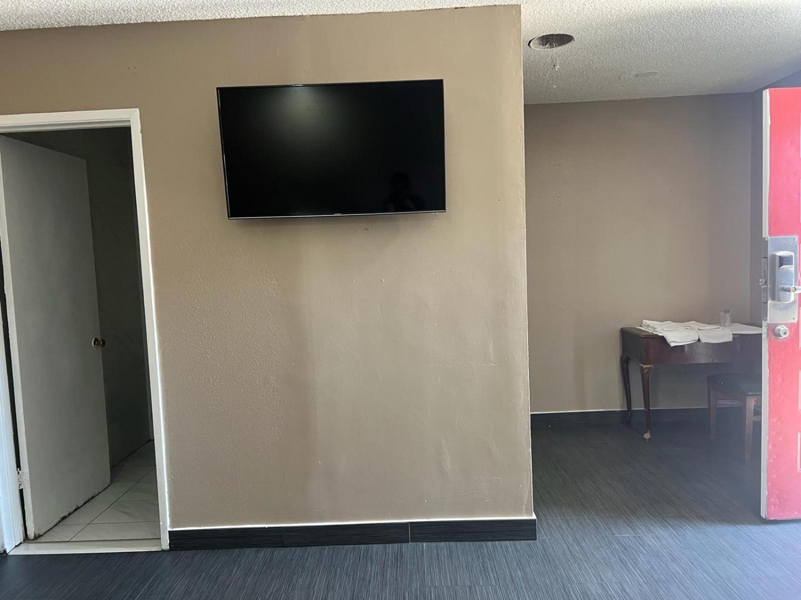 Pomona Inn Motel 7/18