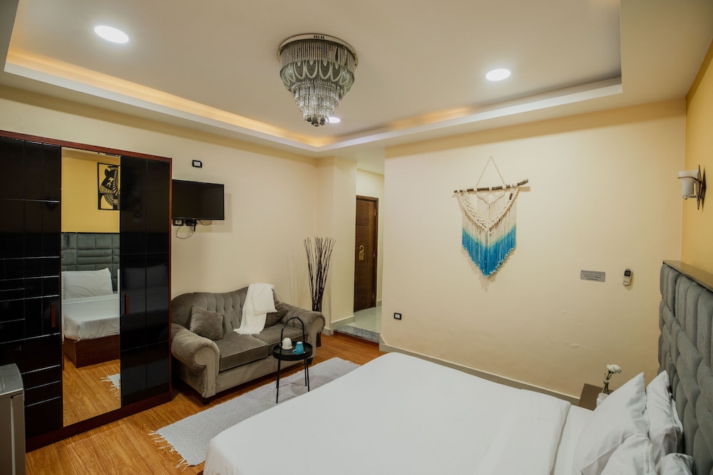 Capital Hotel 33/50