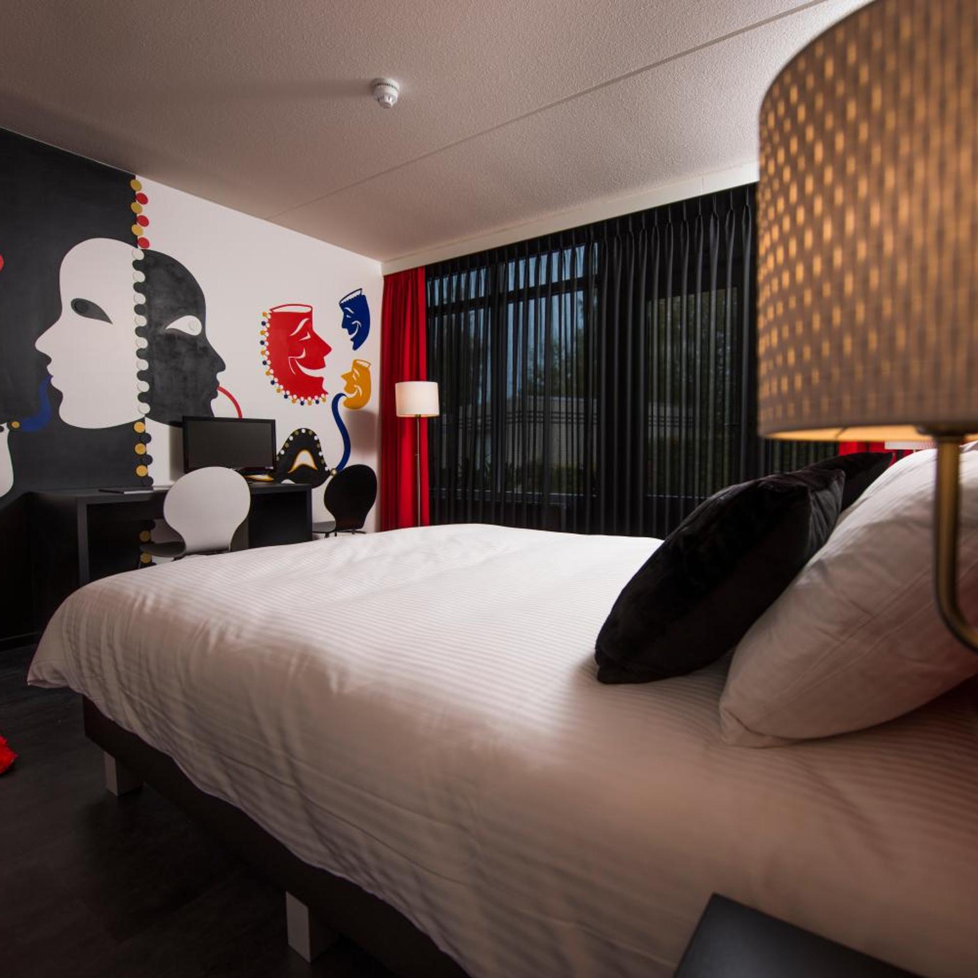 Art, Double Bed