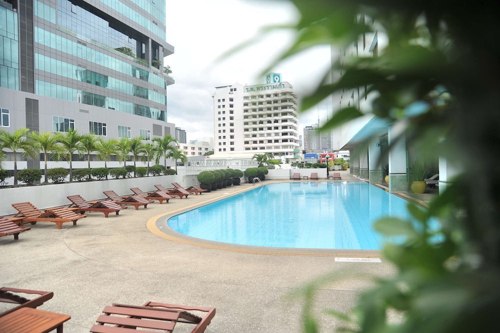Golden Tulip Sovereign Hotel 46/50