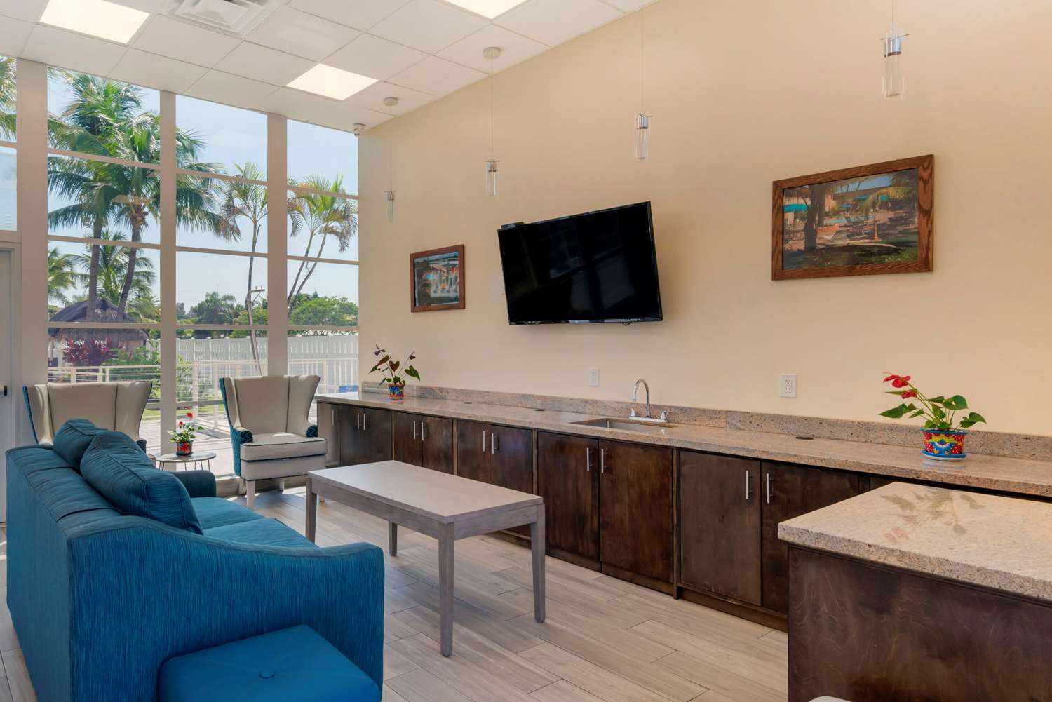 Downtown Hollywood Gardens Inn & Suites 10/20